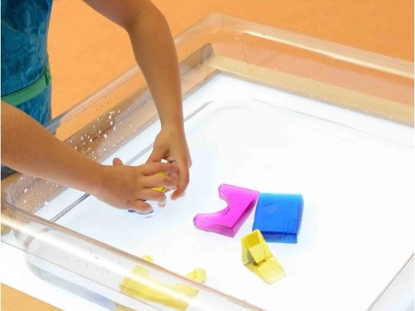 Żywe kolory i efekty świetlne na light table