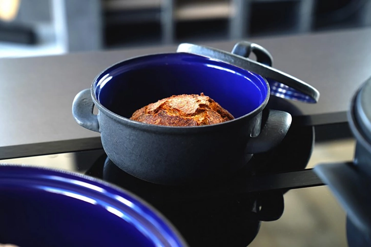 Trwała niebieska emalia wewnętrzna