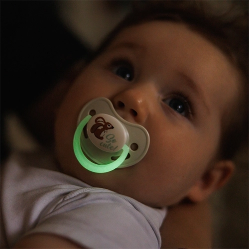 Nocny spokój dzięki świecącemu uchwytowi