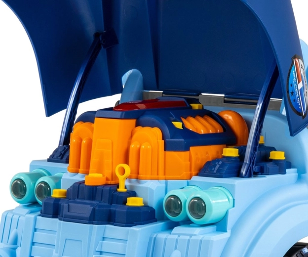 Otwierana maska i realistyczny silnik