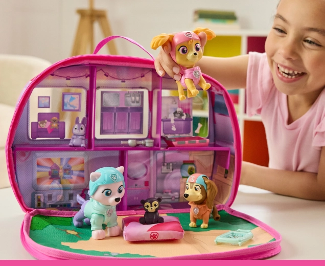 Figurki bohaterów z kiwającą się głową