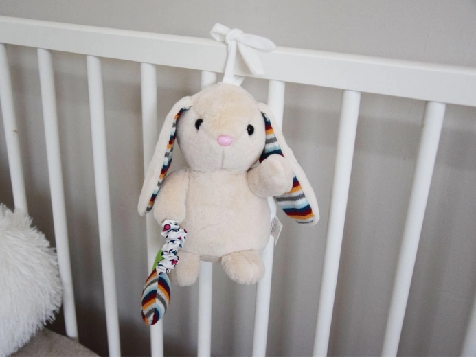 Łatwe mocowanie do łóżeczka lub wózka