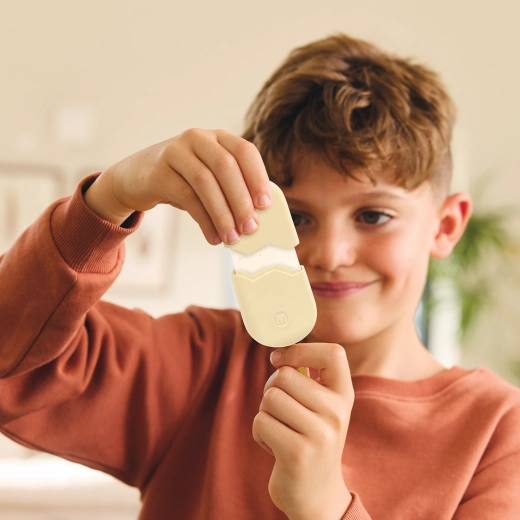 Wytrzymały plastik i rozmiar do dziecięcej dłoni
