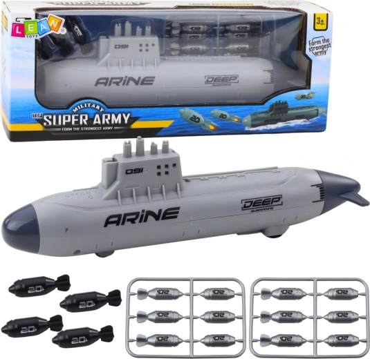 Szara łódź podwodna z torpedami i mechanizmem 28 cm