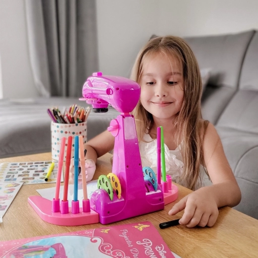 Wszystko pod ręką dzięki uchwytom i schowkom