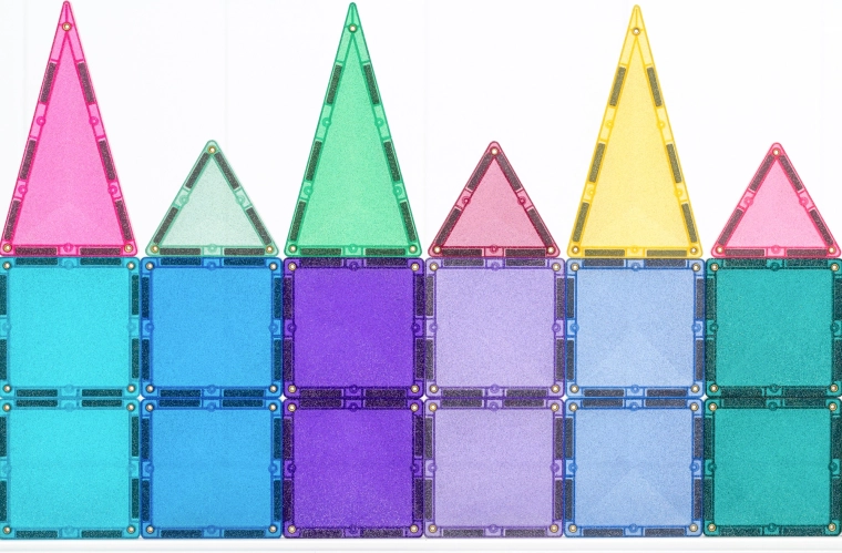 Przezroczyste brokatowe elementy w tęczowych kolorach