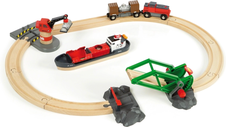 Brio World port z statkiem towarowym i torami
