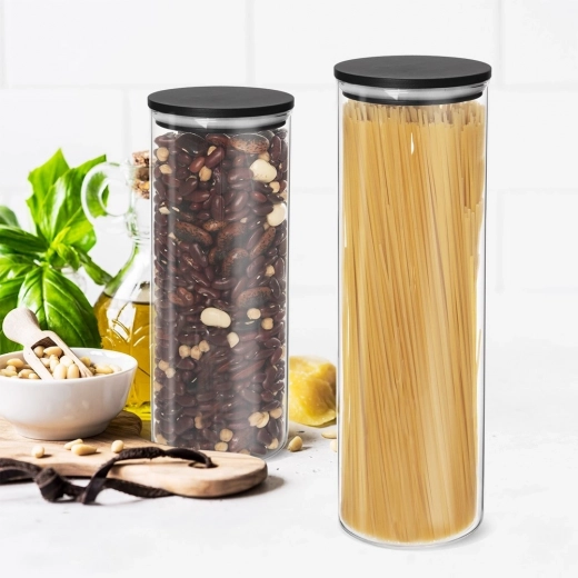 Smukły kształt oszczędza miejsce w spiżarni