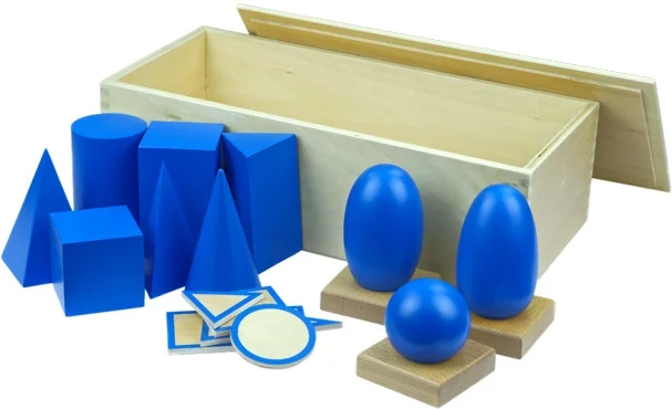 Moyo Montessori bryły geometryczne z podstawkami i pudełkiem