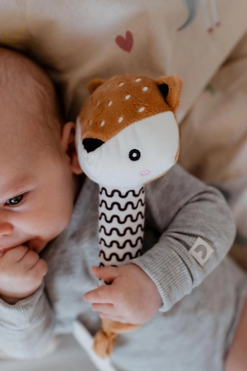 Delikatna grzechotka wspierająca rozwój słuchu