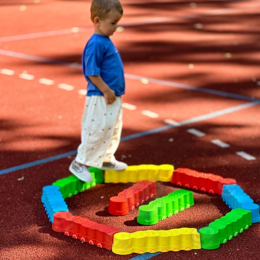 Kolorowa i stabilna zabawa