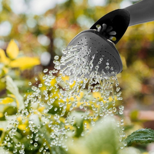 Delikatne zraszanie ze zdejmowaną końcówką z sitkiem