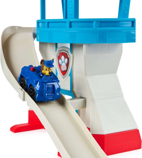 Stabilna wielopoziomowa wieża z kultową odznaką