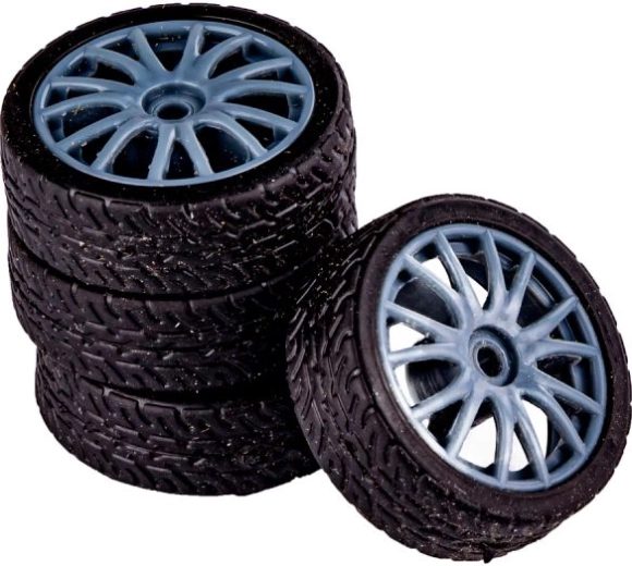 Napęd 4WD i opony driftowe do kontrolowanego poślizgu
