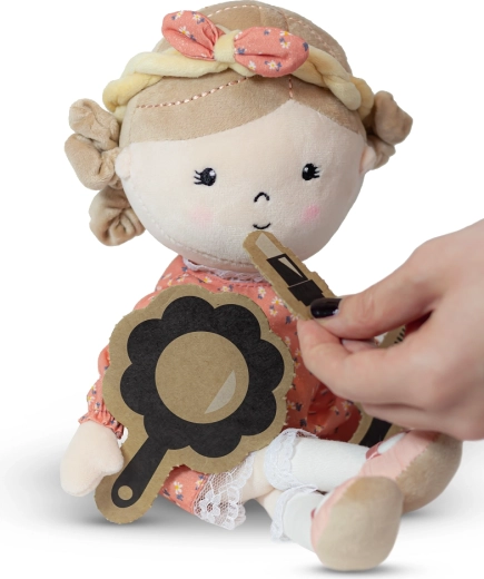 Wspiera wyobraźnię i rozwój sensoryczny