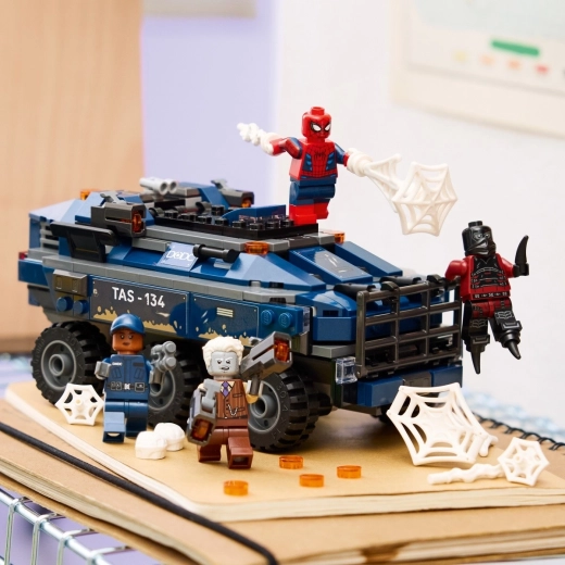 4 minifigurki i akcesoria do historii Marvela