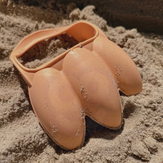 Kreatywne budowanie w piaskownicy i na plaży