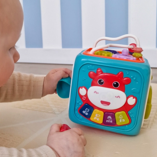 Pianino z muzyką i efektami świetlnymi