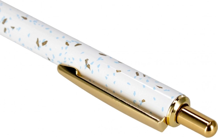 Wysuwany mechanizm i metalowy klips