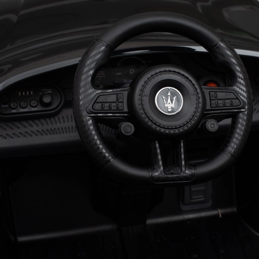 Komfort i zabawa: koła EVA, eko skóra i Bluetooth