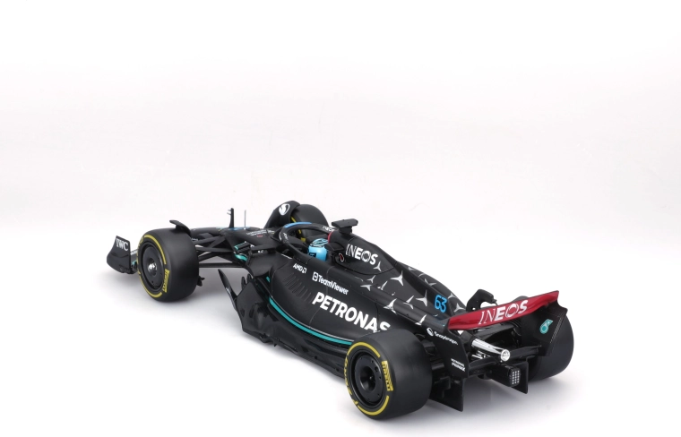 Metalowa konstrukcja i realistyczna aerodynamika