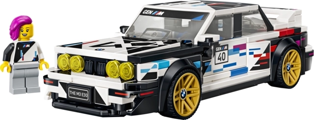Autentyczny wygląd BMW M3 (E30) z grafiką motorsportową