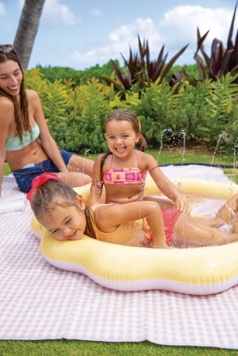 Zintegrowana fontanna dla orzeźwiającej zabawy wodnej