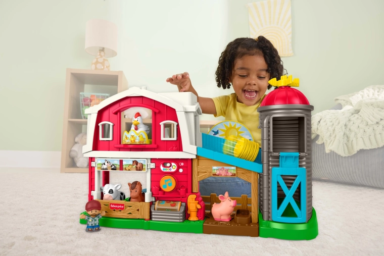 Dwukondygnacyjna stodoła z silosem i rampą