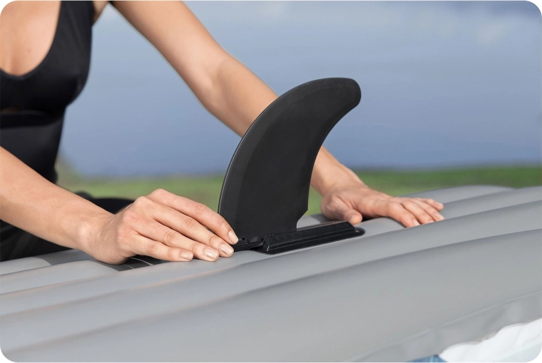 Dwa zdejmowane stateczniki dla precyzyjnego prowadzenia