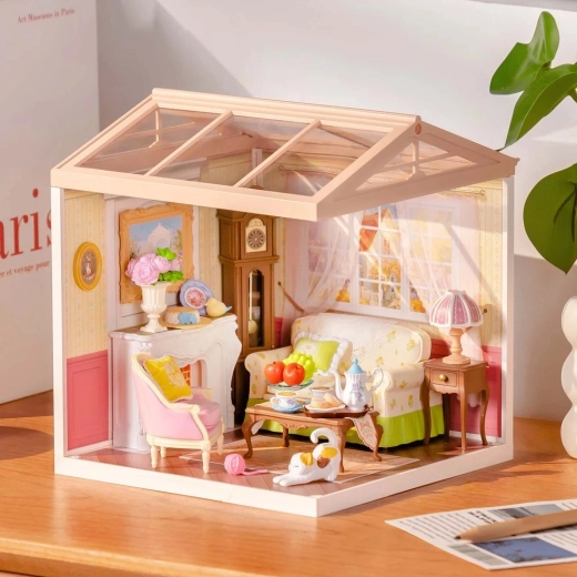 Wystawowe diorama z transparentnymi panelami