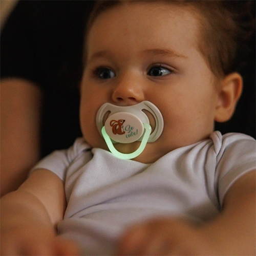 Nocny spokój dzięki świecącemu uchwytowi