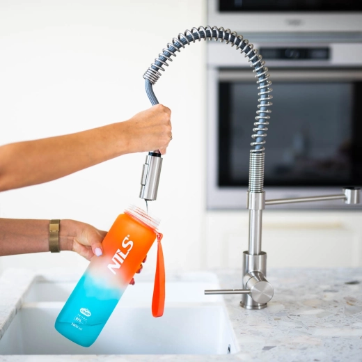 Szeroki otwór dla łatwego napełniania i czyszczenia