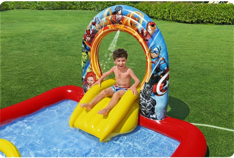 Wodna fontanna z łuku