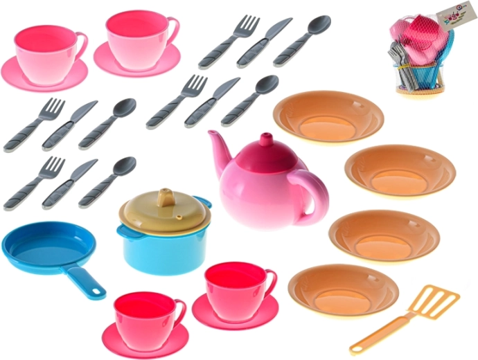 30-elementowe wyposażenie do realistycznej zabawy