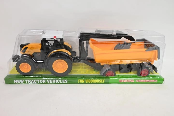 Traktor z przyczepą i chwytakiem załadunkowym