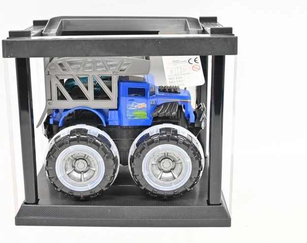Monster truck w klatce z małym autkiem