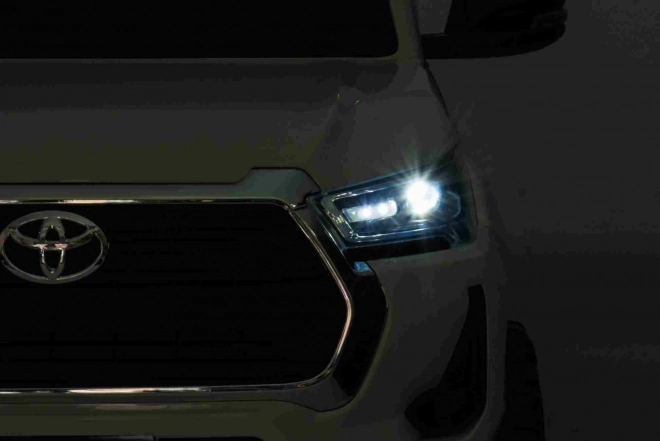 Elektryczny samochód dla dzieci TOYOTA Hilux 4x4 z pilotem, biały, 2 bagażniki