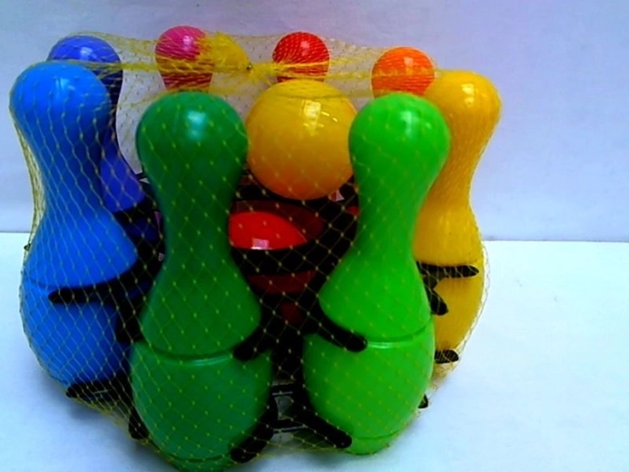 Mini kręgle w koszyku