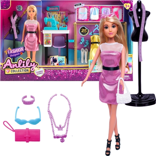 Projektantka mody z maszyną do szycia i 25 dodatkami