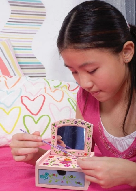 Wykonanie i malowanie kosmetycznej szkatułki