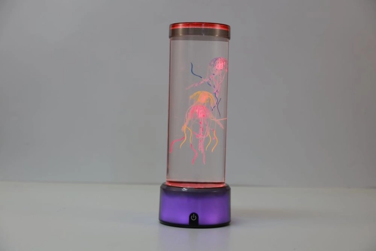 Lampka zmieniająca kolory z pływającymi meduzami 33 cm