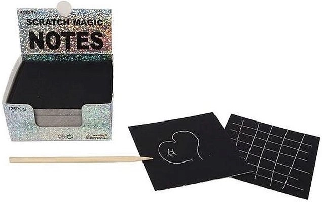 Czarny notes z kartami do zdrapywania (100 szt.) z drewnianym rylcem