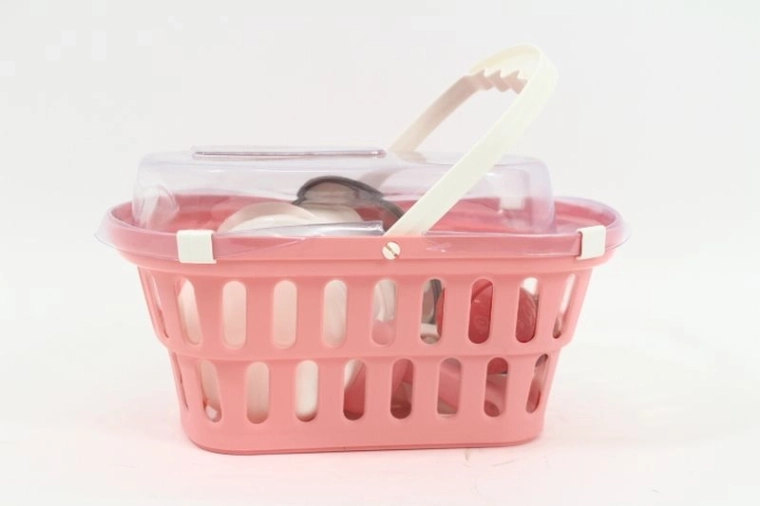 Dziecięcy zestaw naczyń w koszyku