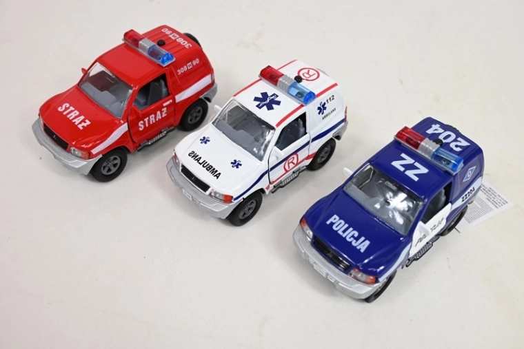 Ratowniczy samochód terenowy ze światłami i dźwiękami (policja / pogotowie / straż pożarna)