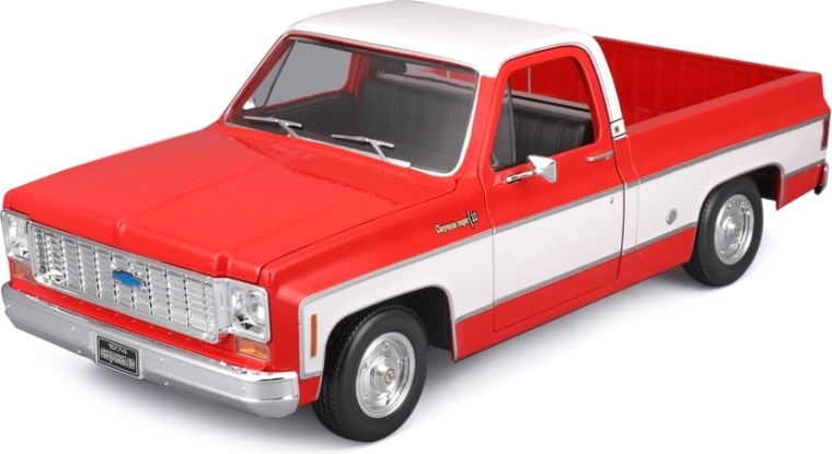 Maisto 1974 Chevrolet C10 Cheyenne Super 1:18 czerwono‑biały model pick-upu