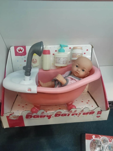 Lalka z wanienką i akcesoriami do kąpieli