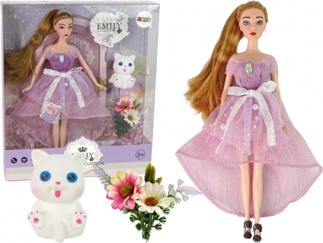 Lalka Emily z długimi włosami i białym kotkiem