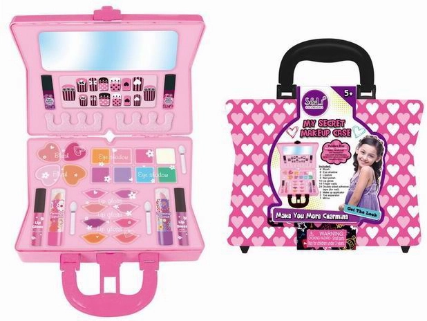 Kuferek na makijaż i manicure z akcesoriami