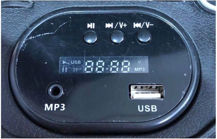 JAMARA dziecięcy samochód elektryczny Audi Q8 z soundboardem - 1 sztuka