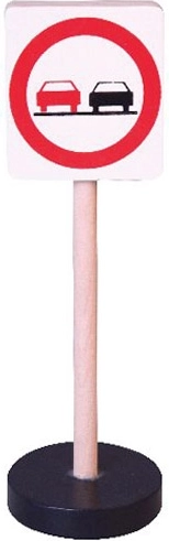 Babu drewniany znak drogowy – zakaz wyprzedzania